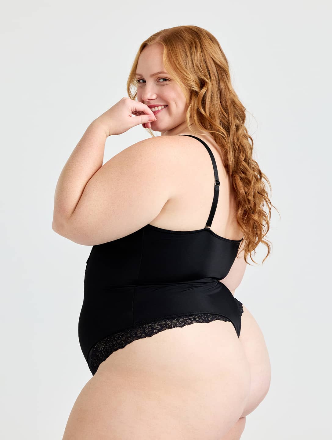 Body com decote em V e meio rendado